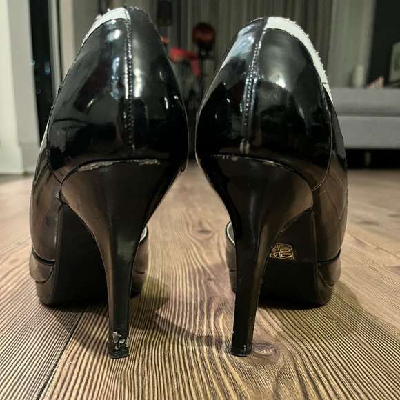 Super classy ‘Spring’ black & white 3” peep toe heels - Picture 4 of 10